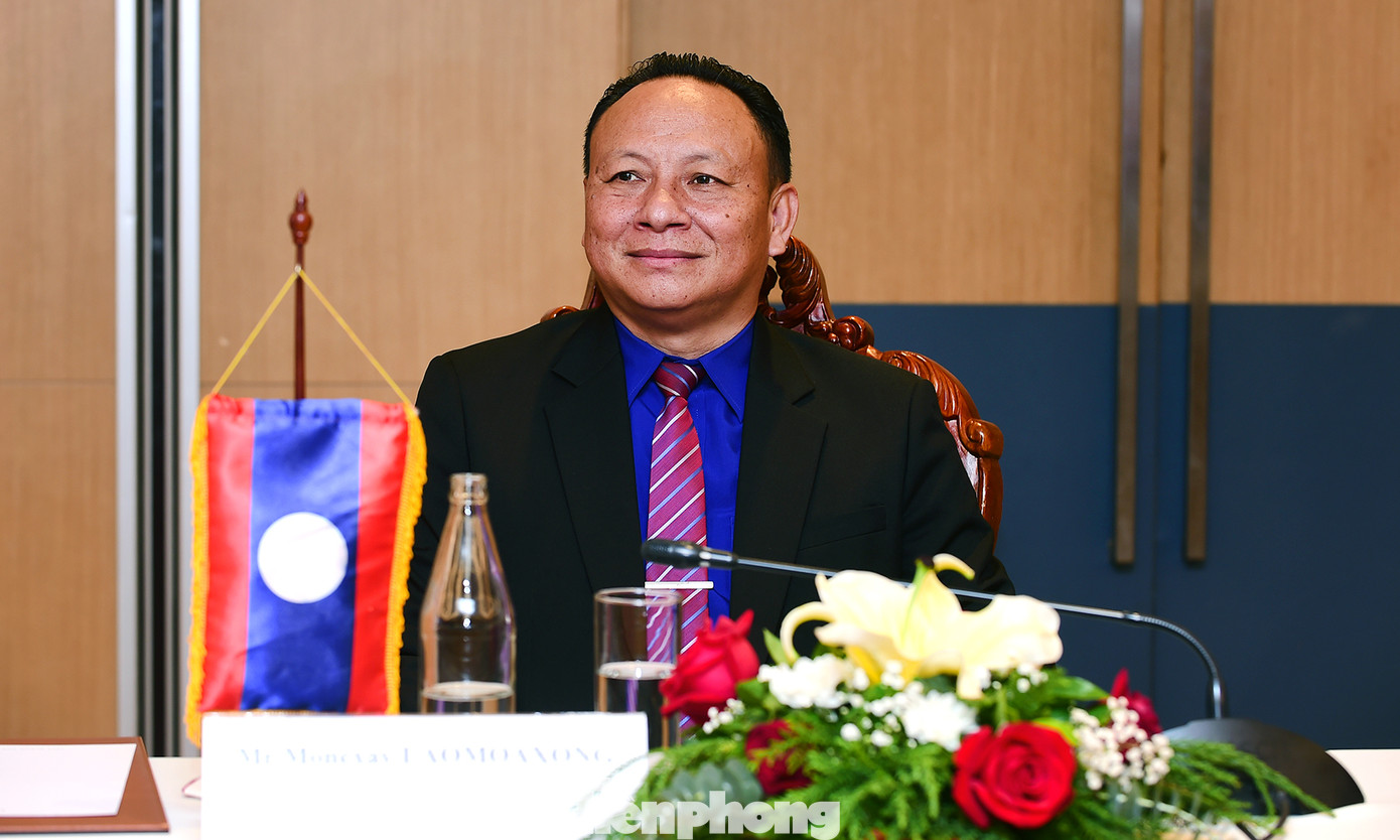 Anh Bùi Quang Huy và anh Monexay Laomoaxong trao đổi thông tin tại hội đàm. Ảnh: Xuân Tùng Anh Bùi Quang Huy và anh Monexay Laomoaxong trao đổi thông tin tại hội đàm. Ảnh: Xuân Tùng