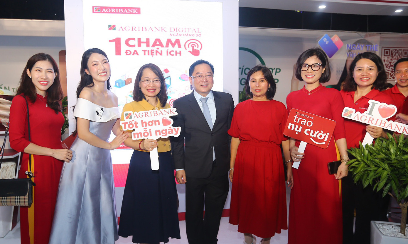 Khánh Vy tâm đắc với chủ đề 'Sóng Festival' - Ngày Thẻ Việt Nam 2023 là "Bứt phá giới hạn" để truyền cảm hứng, động lực để người dân, nhất là các bạn trẻ hình thành thói quen thanh toán không tiền mặt; đồng thời ứng dụng tối đa sức mạnh của công nghệ để tạo sự bứt phá góp phần vào công cuộc chuyển đổi số của quốc gia trên nhiều lĩnh vực. Khánh Vy tin rằng, trong mỗi bạn trẻ đều có nội lực, chỉ cần thêm một chút cố gắng sẽ hoàn toàn có thể bứt phá.