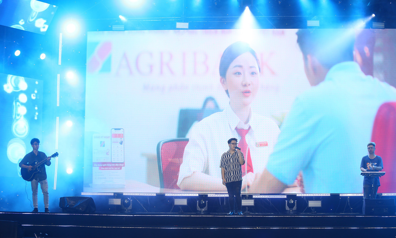 Các tiết mục nghệ thuật biểu diễn trong chương trình. Ảnh: Trọng Tài - Duy Phạm Các tiết mục nghệ thuật biểu diễn trong chương trình. Ảnh: Trọng Tài - Duy Phạm