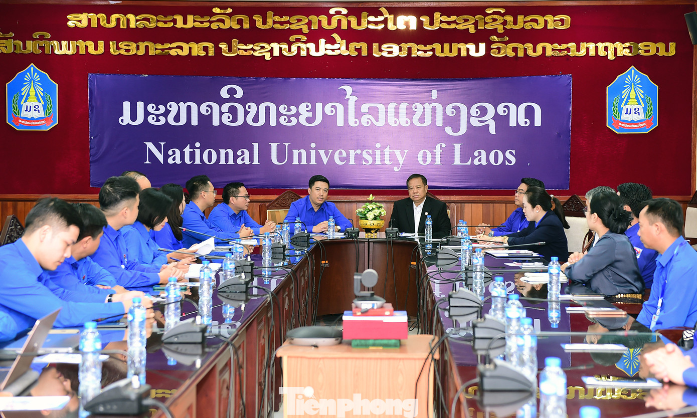 Quang cảnh chương trình thăm và làm việc với lãnh đạo ĐHQG Lào. Ảnh: Xuân Tùng