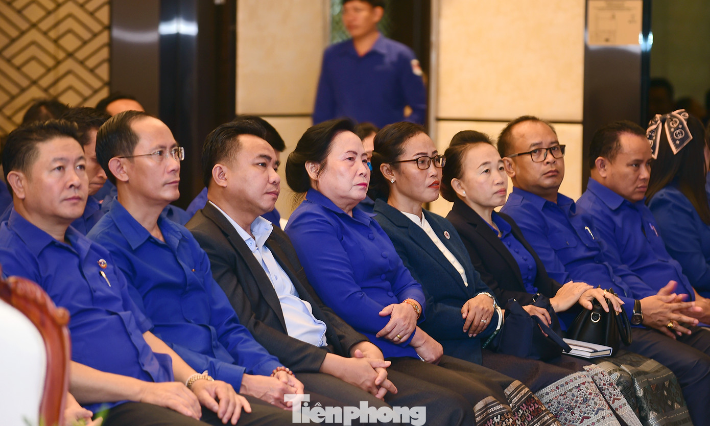 Đại biểu thanh niên hai nước Việt Nam và Lào tham dự chương trình. Ảnh: Xuân Tùng