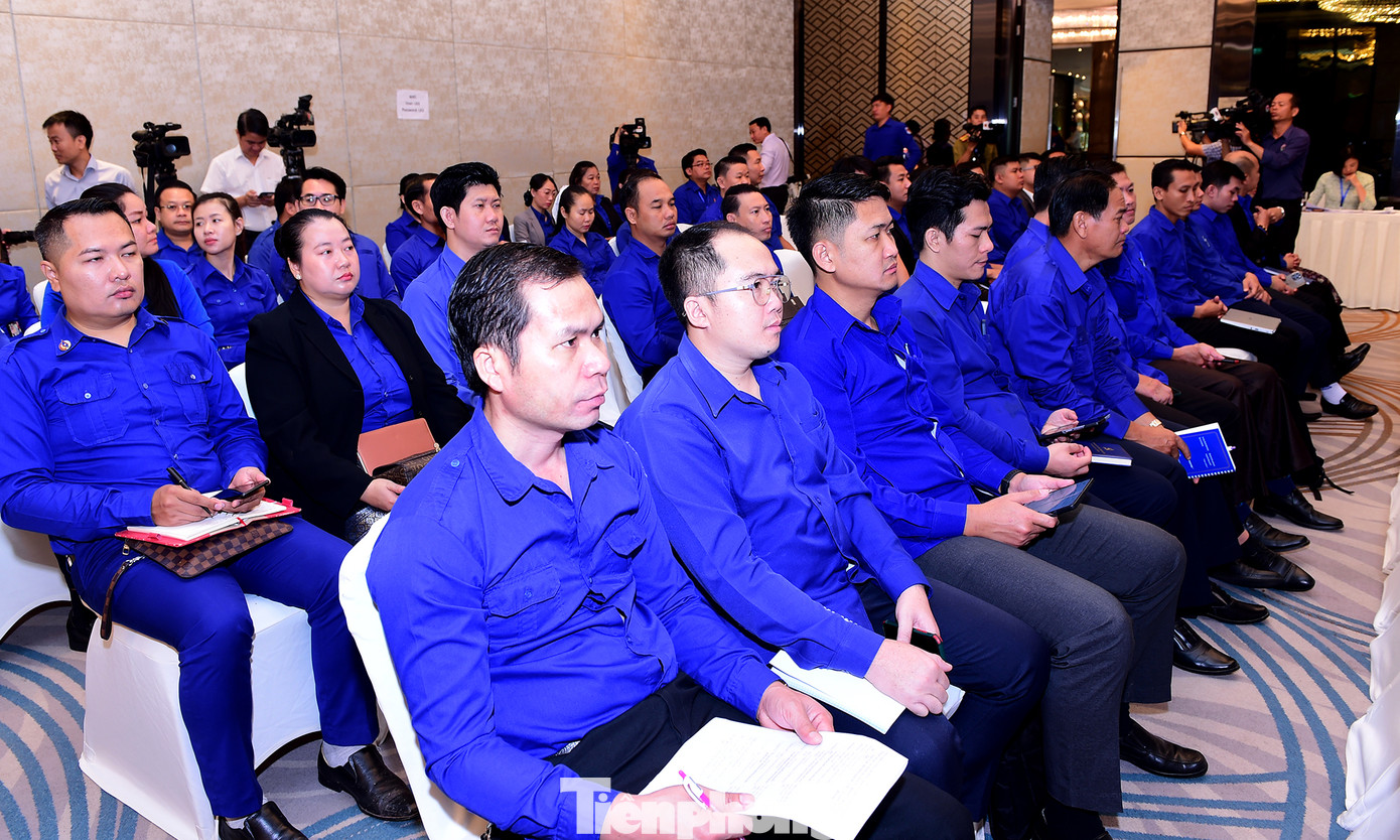 Đại biểu thanh niên hai nước Việt Nam và Lào tham dự chương trình. Ảnh: Xuân Tùng