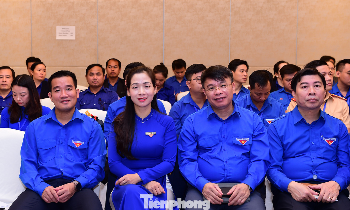 Đại biểu thanh niên hai nước Việt Nam và Lào tham dự chương trình. Ảnh: Xuân Tùng