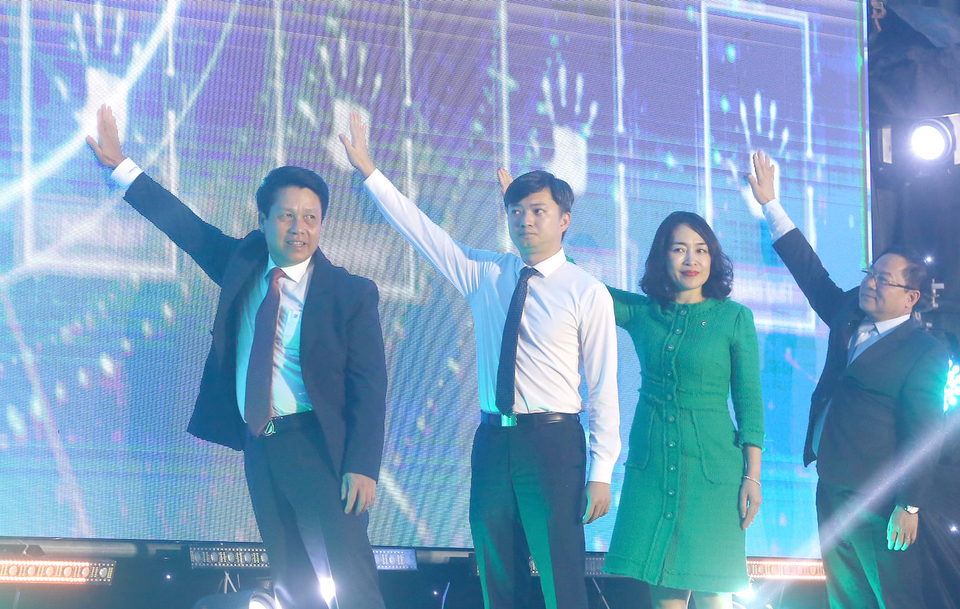 Các đại biểu thực hiện nghi thức khai mạc 'Sóng Festival 2023', với chủ đề "Bứt phá giới hạn". Ảnh: Trọng Tài - Xuân Tùng - Duy Phạm Các đại biểu thực hiện nghi thức khai mạc 'Sóng Festival 2023', với chủ đề "Bứt phá giới hạn". Ảnh: Trọng Tài - Xuân Tùng - Duy Phạm