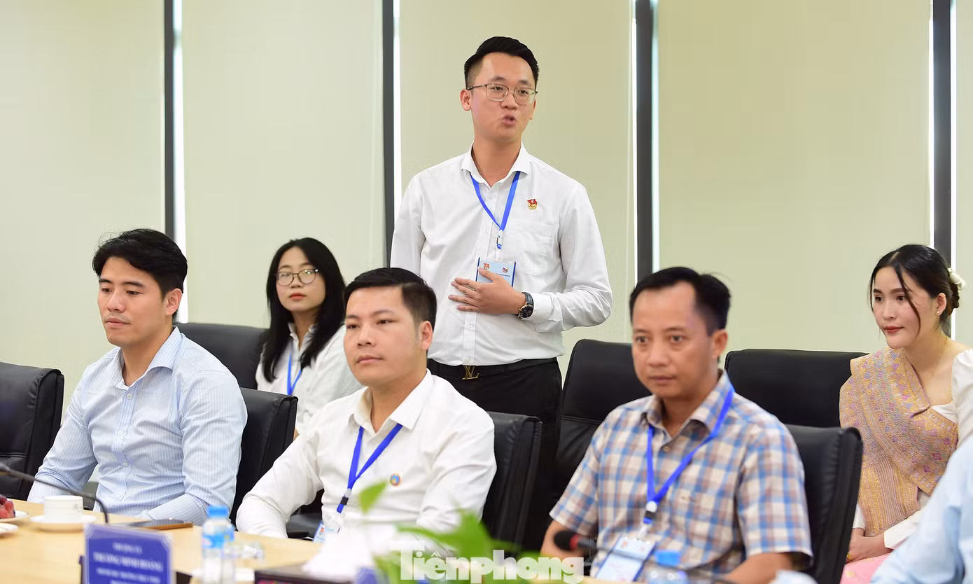 Anh Phạm Gia Bách - Chuyên viên Ban Phong trào Tỉnh Đoàn Lào Cai, quan tâm đến những cơ hội và thách thức hiện nay của công ty. Ảnh: Xuân Tùng Anh Phạm Gia Bách - Chuyên viên Ban Phong trào Tỉnh Đoàn Lào Cai, quan tâm đến những cơ hội và thách thức hiện nay của công ty. Ảnh: Xuân Tùng