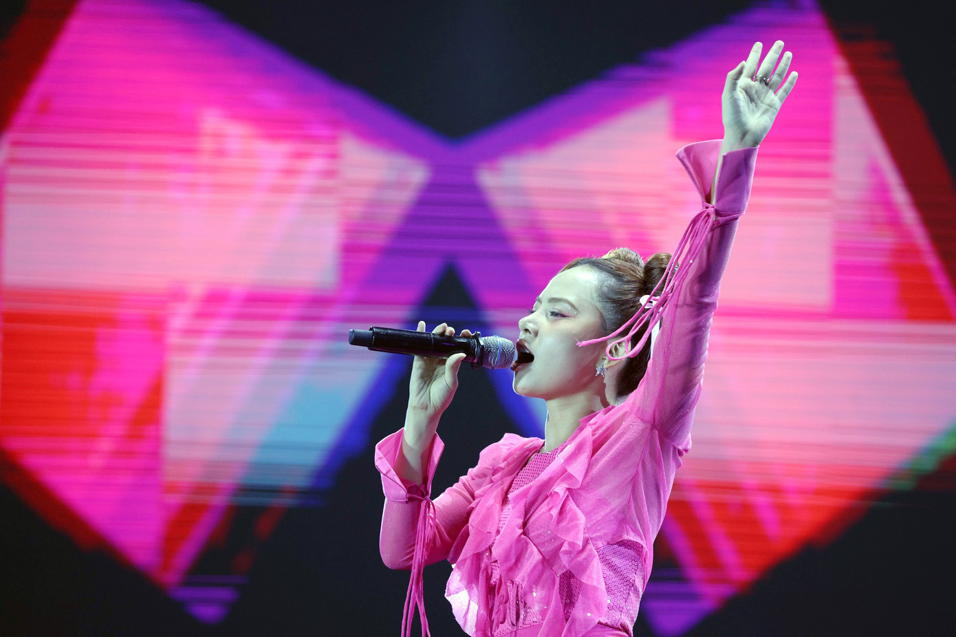 Ngô Lan Hương tiếp tục khuấy động bầu không khí Ngày Thẻ Việt Nam 2023 - 'Sóng Festival' với bản hit Anh có muốn đưa em về không. "Với chương trình dành cho sinh viên, tôi chọn màu sắc âm nhạc phù hợp với giới trẻ. Các ca khúc Hương chọn để hát ở Ngày Thẻ Việt Nam 2023 - 'Sóng Festival' đều có chủ đề về tình yêu đôi lứa, thể hiện bằng bản phối mới phù hợp với khán giả trẻ", nữ ca sĩ chia sẻ.