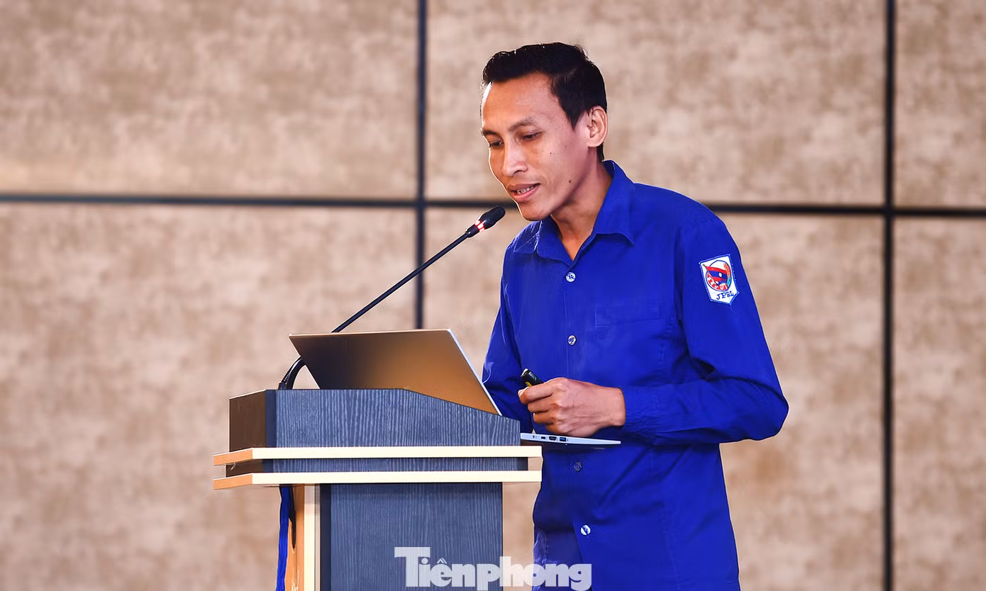 Anh Thansamay Vorlaphin trình bày tham luận tại hội thảo. Ảnh: Xuân Tùng Anh Thansamay Vorlaphin trình bày tham luận tại hội thảo. Ảnh: Xuân Tùng