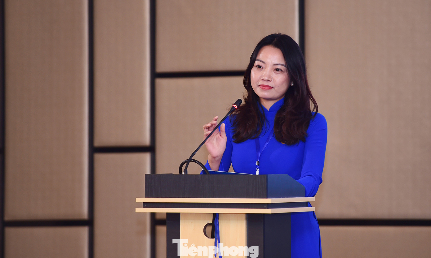 Chị Lê Thị Ngọc Hà phát biểu tại hội thảo. Ảnh: Xuân Tùng