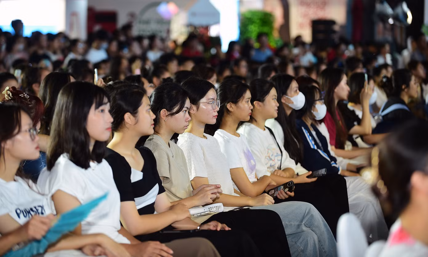 Các bạn sinh viên tham dự lễ khai mạc 'Sóng Festival 2023'. Ảnh: Xuân Tùng