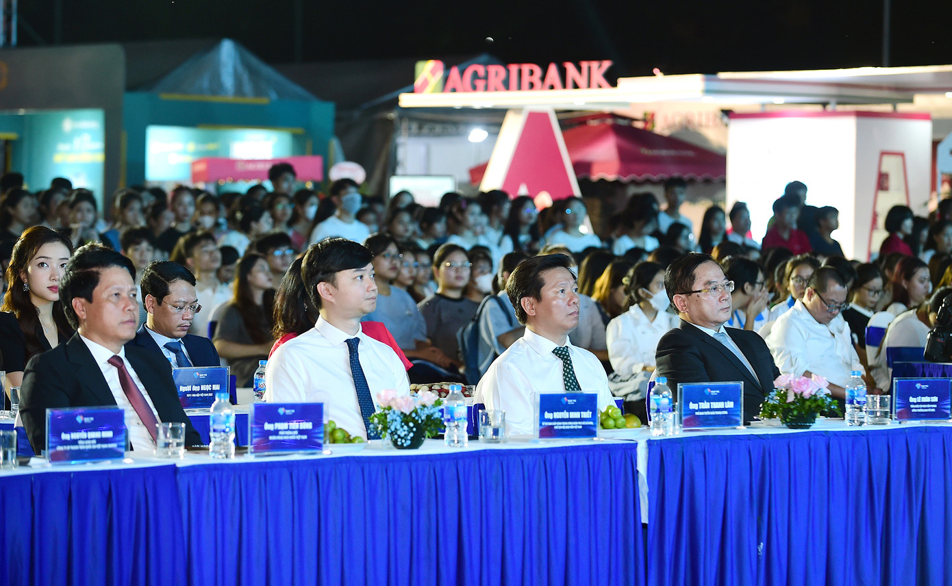 Các đại biểu tham dự chương trình. Ảnh: Xuân Tùng Các đại biểu tham dự chương trình. Ảnh: Xuân Tùng