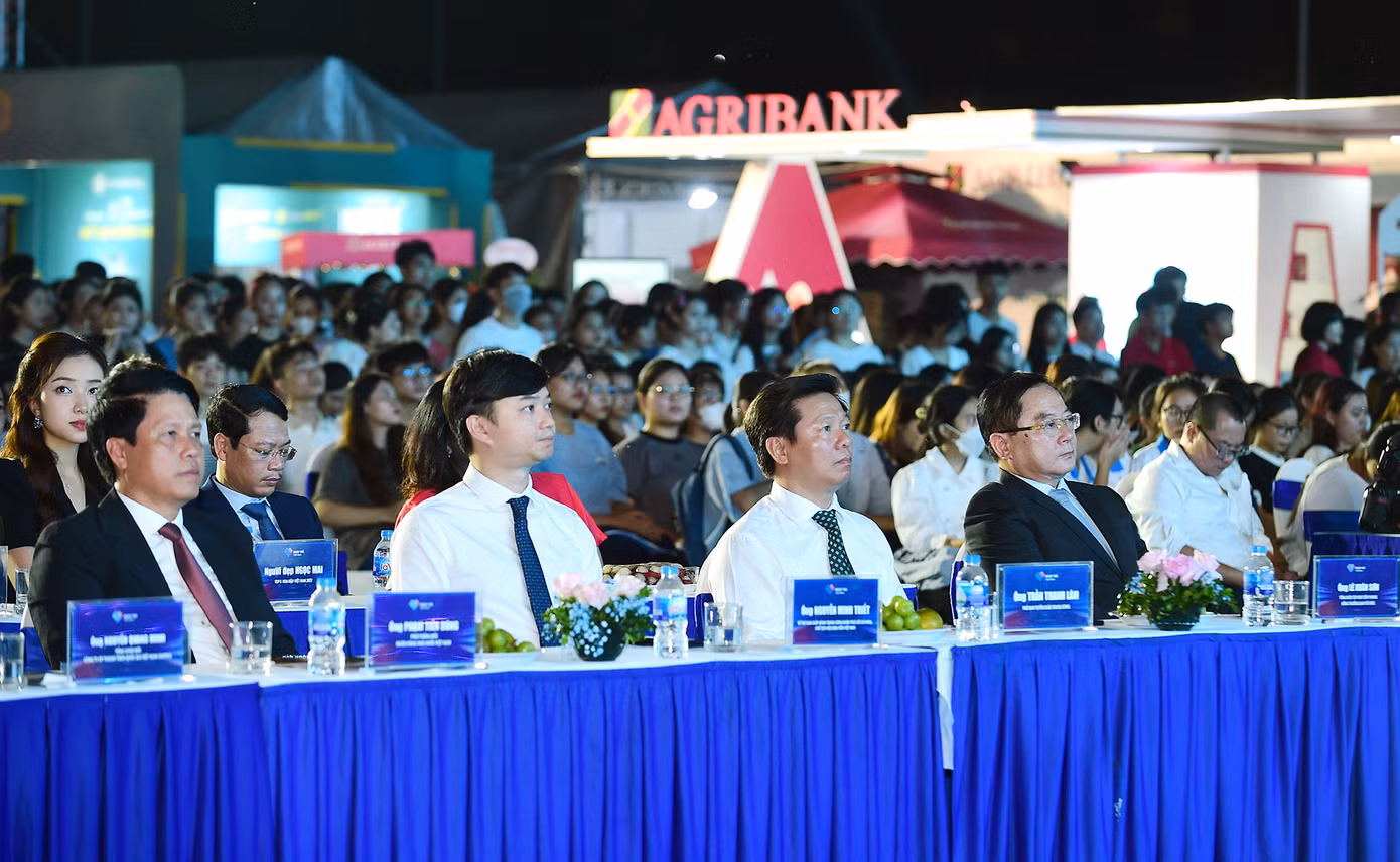 Các đại biểu tham dự chương trình. Ảnh: Xuân Tùng