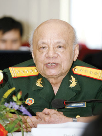 Đại tá Nguyễn Huyên Thư ký của Đại tướng Võ Nguyên Giáp. Đại tá Nguyễn Huyên Thư ký của Đại tướng Võ Nguyên Giáp