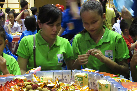 Trung thu sớm cho hơn 1.000 trẻ nghèo, khuyết tật ảnh 4