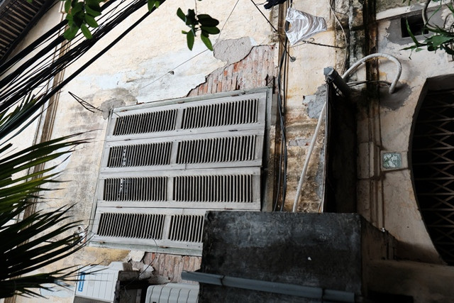 Nơm nớp sống trong những biệt thự cũ xuống cấp ảnh 2