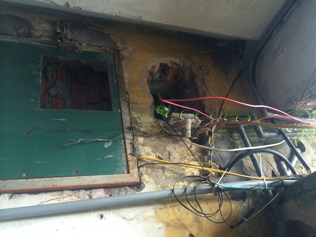 Nơm nớp sống trong những biệt thự cũ xuống cấp ảnh 10