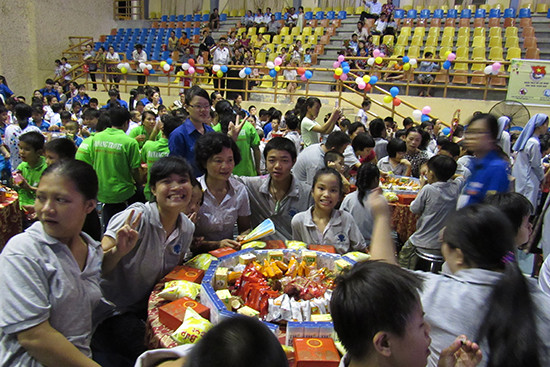 Trung thu sớm cho hơn 1.000 trẻ nghèo, khuyết tật ảnh 3