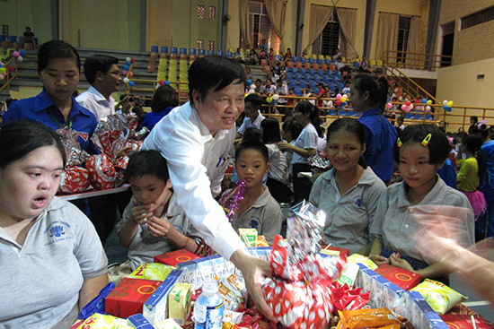 Trung thu sớm cho hơn 1.000 trẻ nghèo, khuyết tật ảnh 7