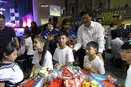 Trung thu sớm cho hơn 1.000 trẻ nghèo, khuyết tật ảnh 8