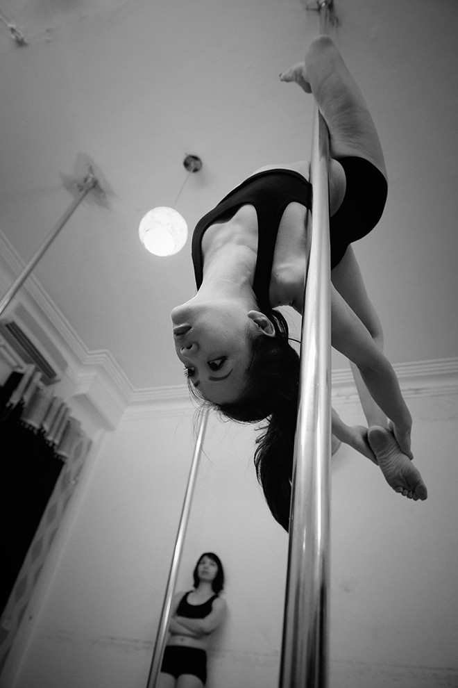 Công việc dạy múa cột chỉ là một nghề tay trái của Hằng, công việc này mang lại cho Hằng cơ thể khoẻ đẹp và nhất là có nơi để Hằng giao lưu luyện tập cùng những người có chung niềm đam mê