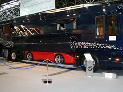 Chiếc Volker Mobile Performance buýt tại buổi triển lãm Caravan Salon Düsseldorf 2012 có 