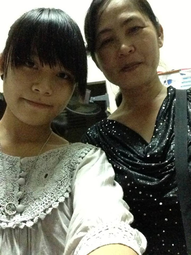 Hai mẹ con chị Bạch Tuyết và con gái Tuyết Trân 