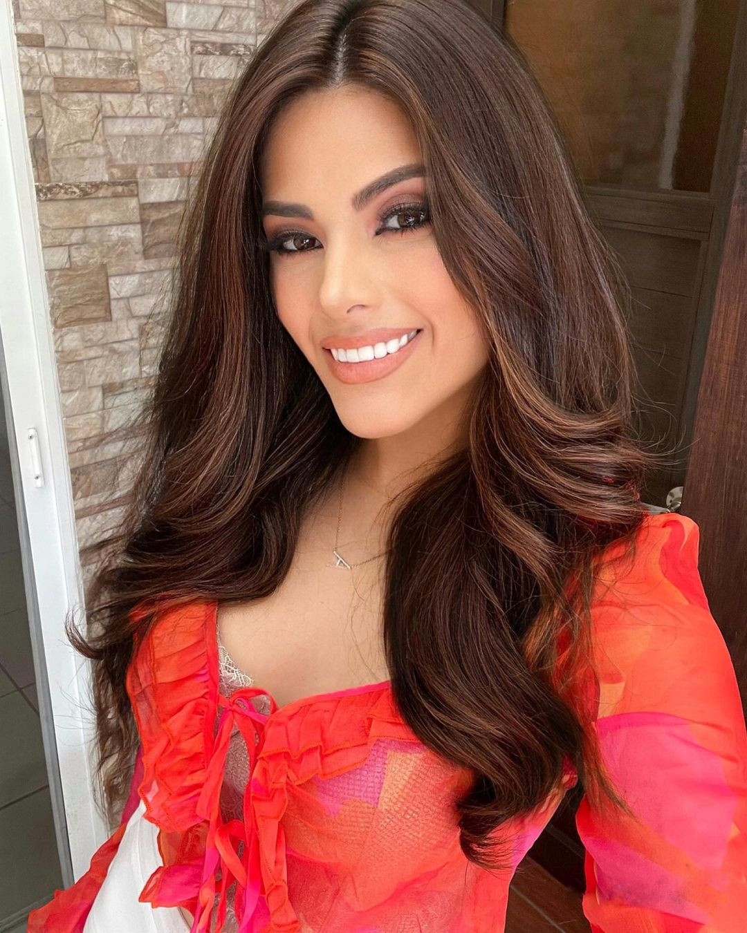 Quyết định từ bỏ danh hiệu Hoa hậu Hòa bình Guatemala để tham dự Hoa hậu Hoàn vũ Guatemala 2024 của Andrea Radford gây chú ý trên các diễn đàn sắc đẹp. Cô được nhiều khán giả ủng hộ theo đuổi giấc mơ hoàn vũ.