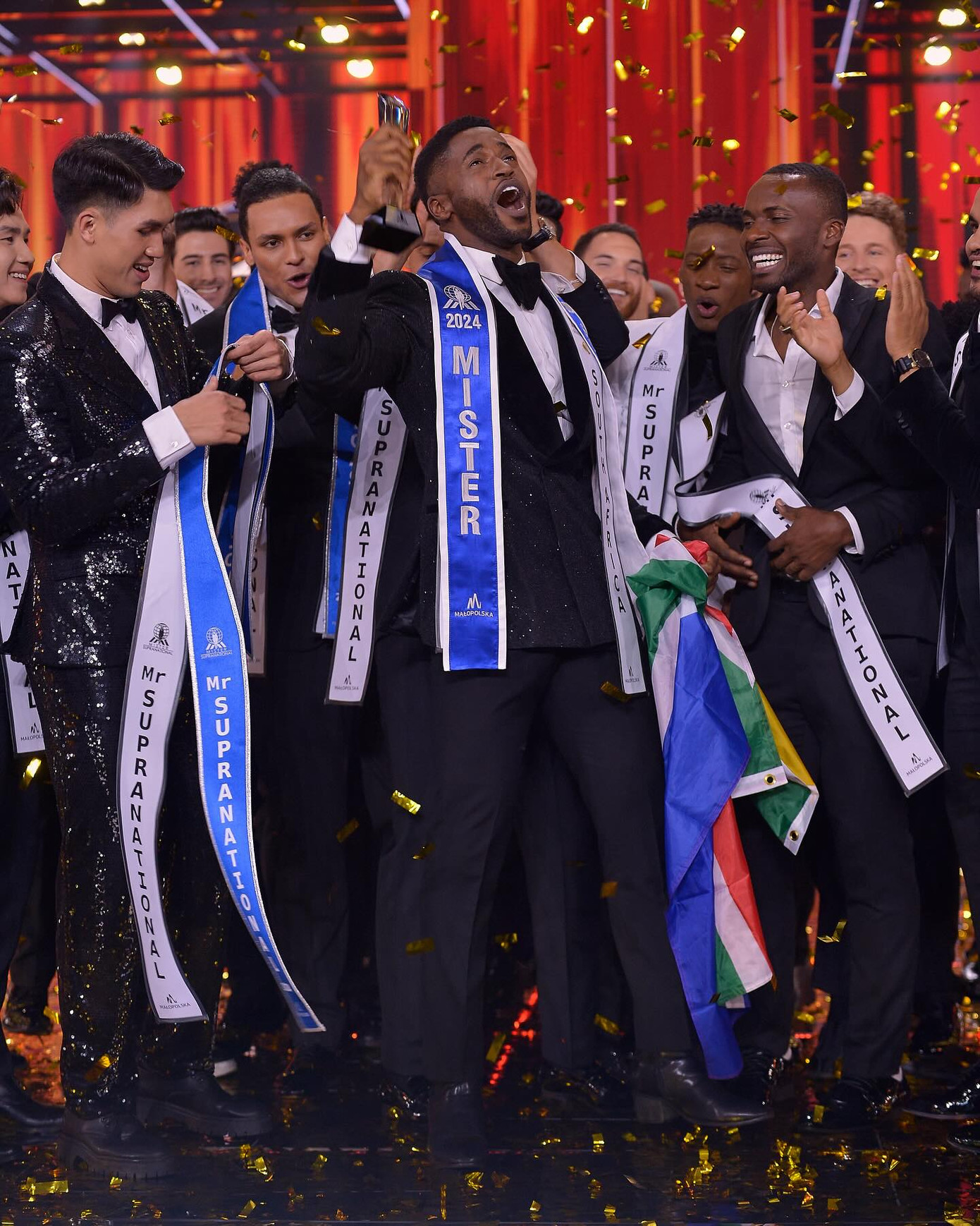 Đại diện Nam Phi - Fezile Mkhize - đã đăng quang cuộc thi Mister Supranational 2024.