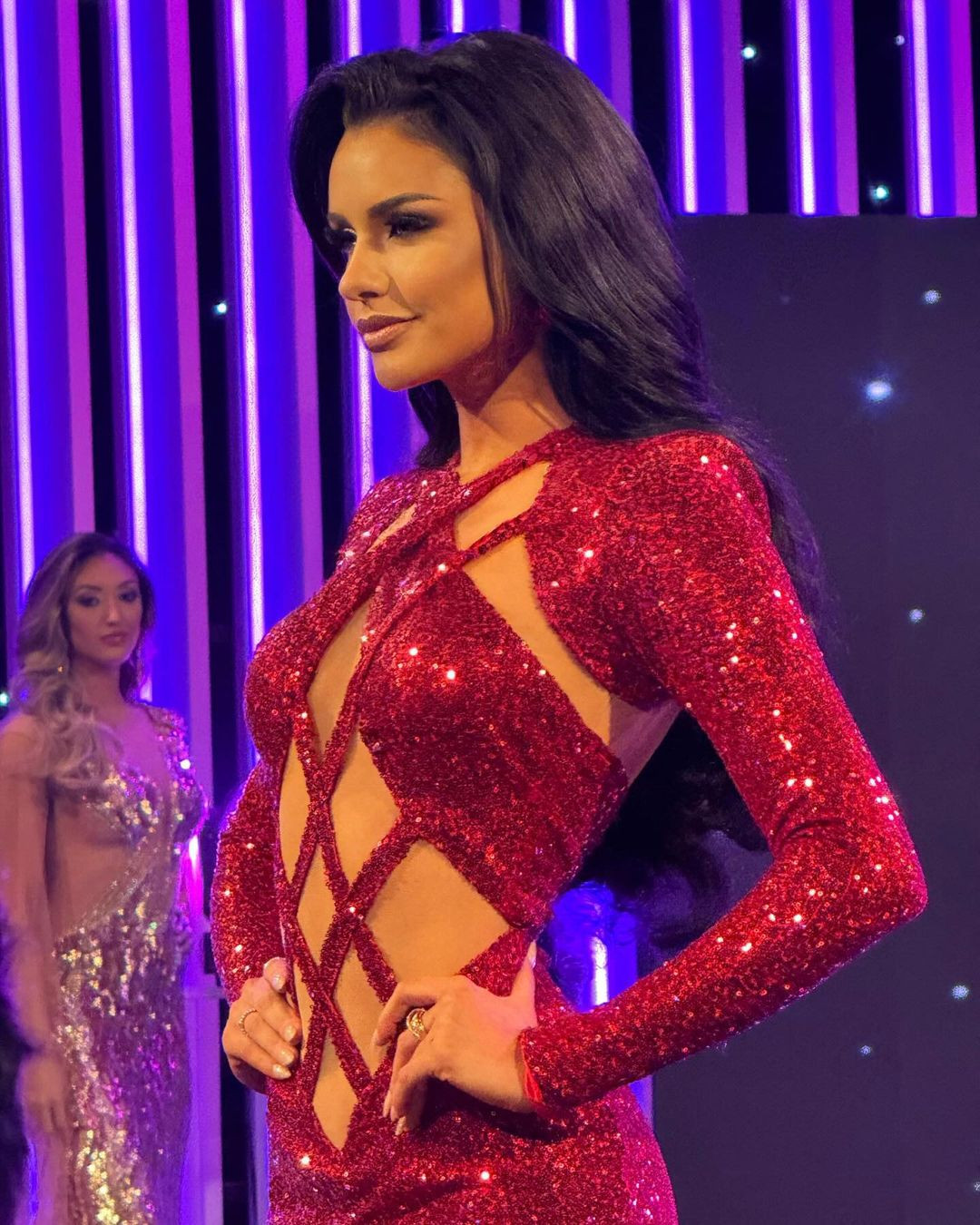 Chiến thắng của Emilia Dides không gây bất ngờ vì cô là thí sinh nổi bật nhất mùa giải năm nay. Người đẹp có sức ảnh hưởng trên mạng xã hội với trang cá nhân hơn 240.000 người theo dõi.