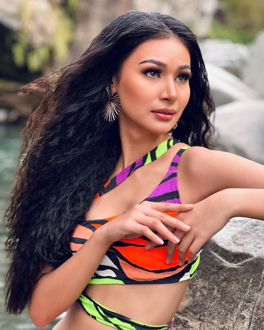 Binibining Pilipinas được tổ chức thường niên từ năm 1964. Người chiến thắng của cuộc thi đại diện cho đất nước Philippines tham dự Hoa hậu Hoàn vũ tổ chức cùng năm. Tuy nhiên, 2019 là năm cuối cuộc thi được giữ bản quyền cử thí sinh tham gia cuộc thi Hoa hậu Hoàn vũ.