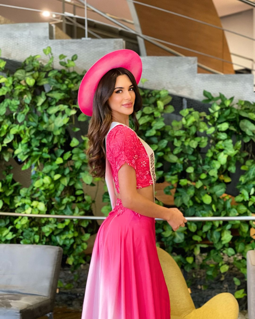 Những câu trả lời thông minh, chân thành đã giúp cô ghi điểm với ban giám khảo và khán giả.