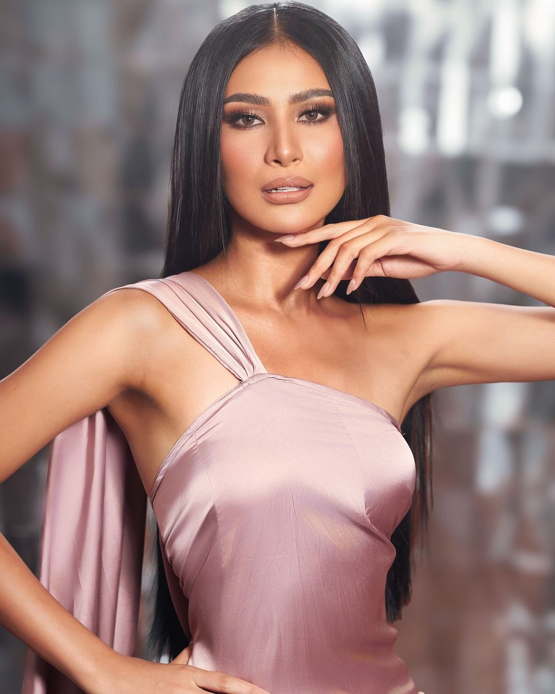 Myrna Esguerra trở thành cô gái thứ 60 giành vương miện Binibining Pilipinas. Nhân dịp kỷ niệm 60 năm, ban tổ chức đã mời các hoa hậu Philippines từng đăng quang cuộc thi nhan sắc quốc tế về tham dự, trong đó có Hoa hậu Hoàn vũ 2015 Pia Wurtzbach và Hoa hậu Hoàn vũ 2018 Catriona Gray.