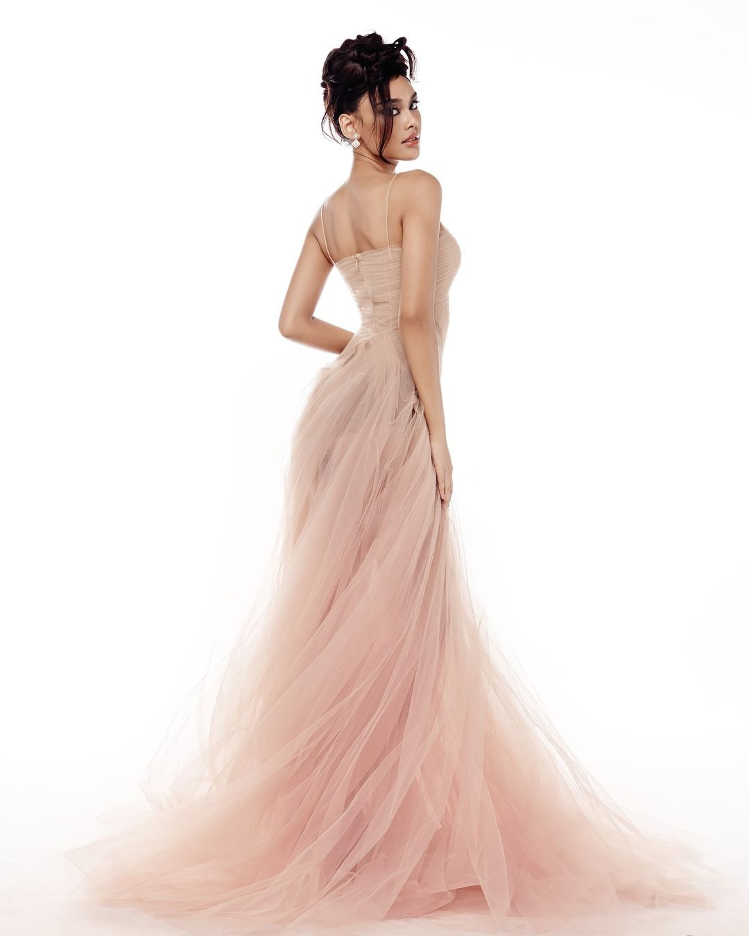 "Bà Retno, người từng là nhà ngoại giao, hiện là Bộ trưởng Bộ Ngoại giao, người đã đưa tên tuổi của Indonesia lên trường quốc tế và vì điều này, phụ nữ là cần thiết để thúc đẩy sự phát triển của quốc gia", Zahra nói.