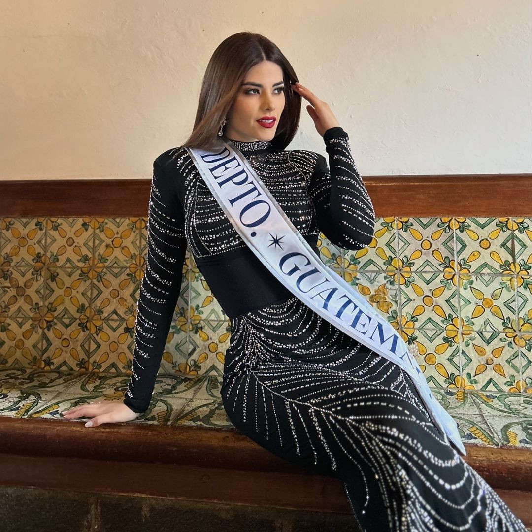 Cô là luật sư, người mẫu được yêu thích ở Guatemala.