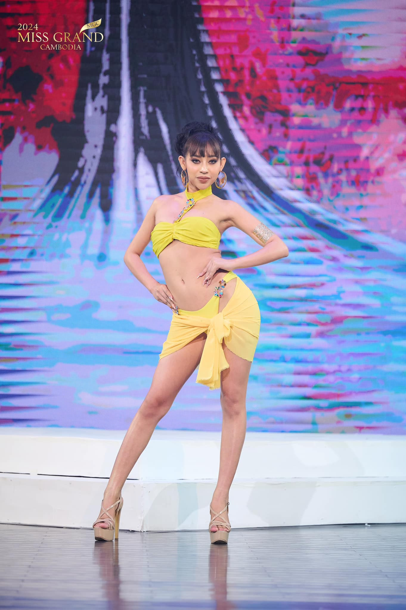 Bán kết Hoa hậu Hòa bình Campuchia 2024 đã diễn ra ngày 7/7 với sự tham gia của 25 thí sinh đại diện cho các tỉnh, thành. Trong đêm bán kết, thí sinh trải qua hai phần thi áo tắm và dạ hội. Phần thi áo tắm được sự mong chờ của khán giả.