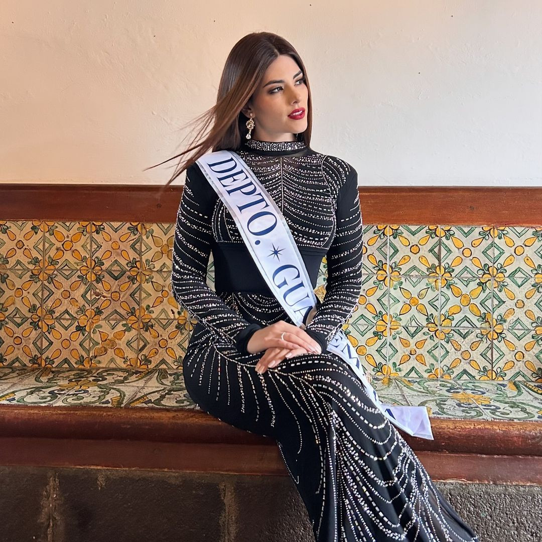 Cô là luật sư, người mẫu được yêu thích ở Guatemala.