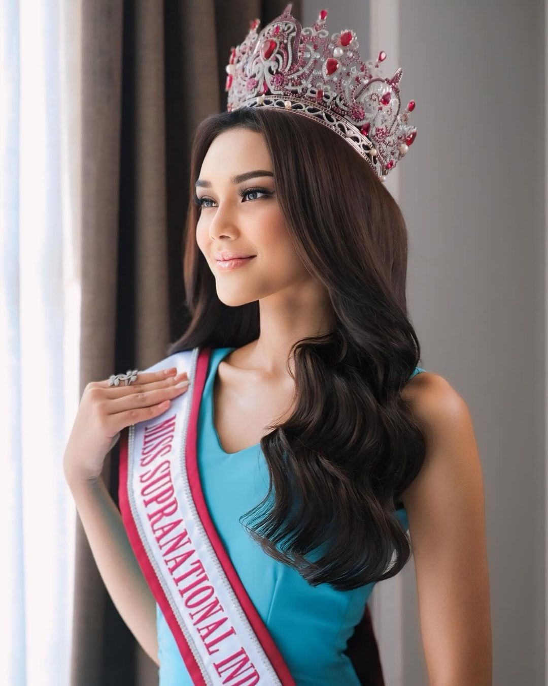 Puteri Indonesia là cuộc thi nhan sắc lâu đời, uy tín nhất ở Indonesia. Trước đó, người giành chiến thắng Puteri Indonesia thường được tham dự Hoa hậu Hoàn vũ. Từ năm 2022, Puteri Indonesia mất bản quyền Hoa hậu Hoàn vũ.