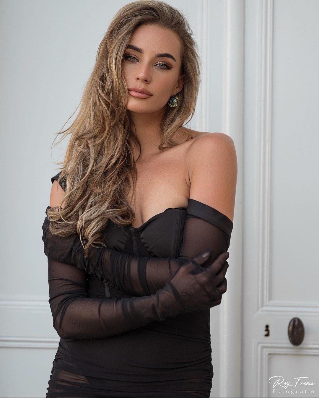 Hiện cô là chủ của một studio ảnh ở Hà Lan.