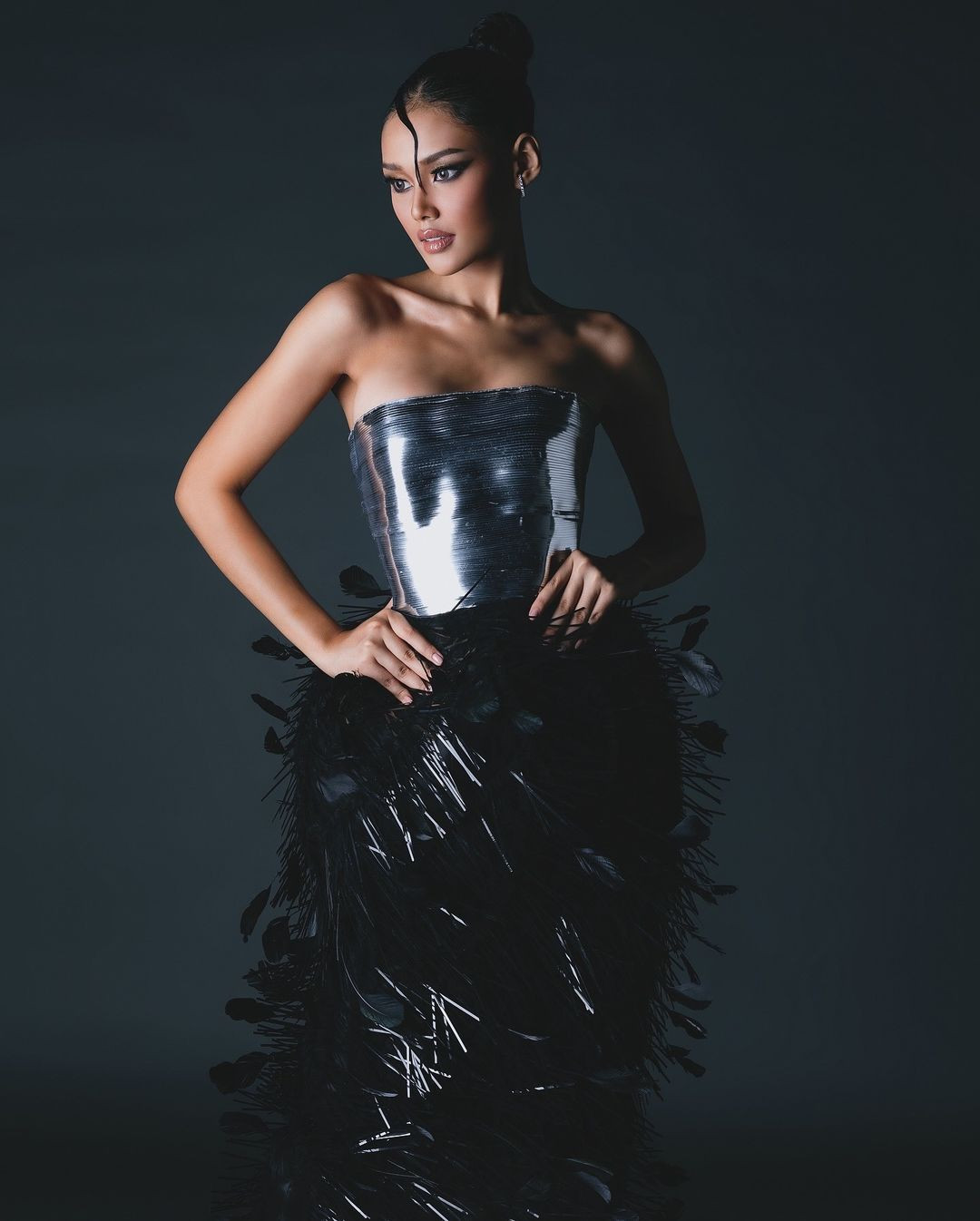 Trước khi tham gia Puteri Indonesia 2024, Zahra từng ghi danh ở cuộc thi Mojang Jajaka Pasanggiri 2022 và giành vị trí Á hậu 2.