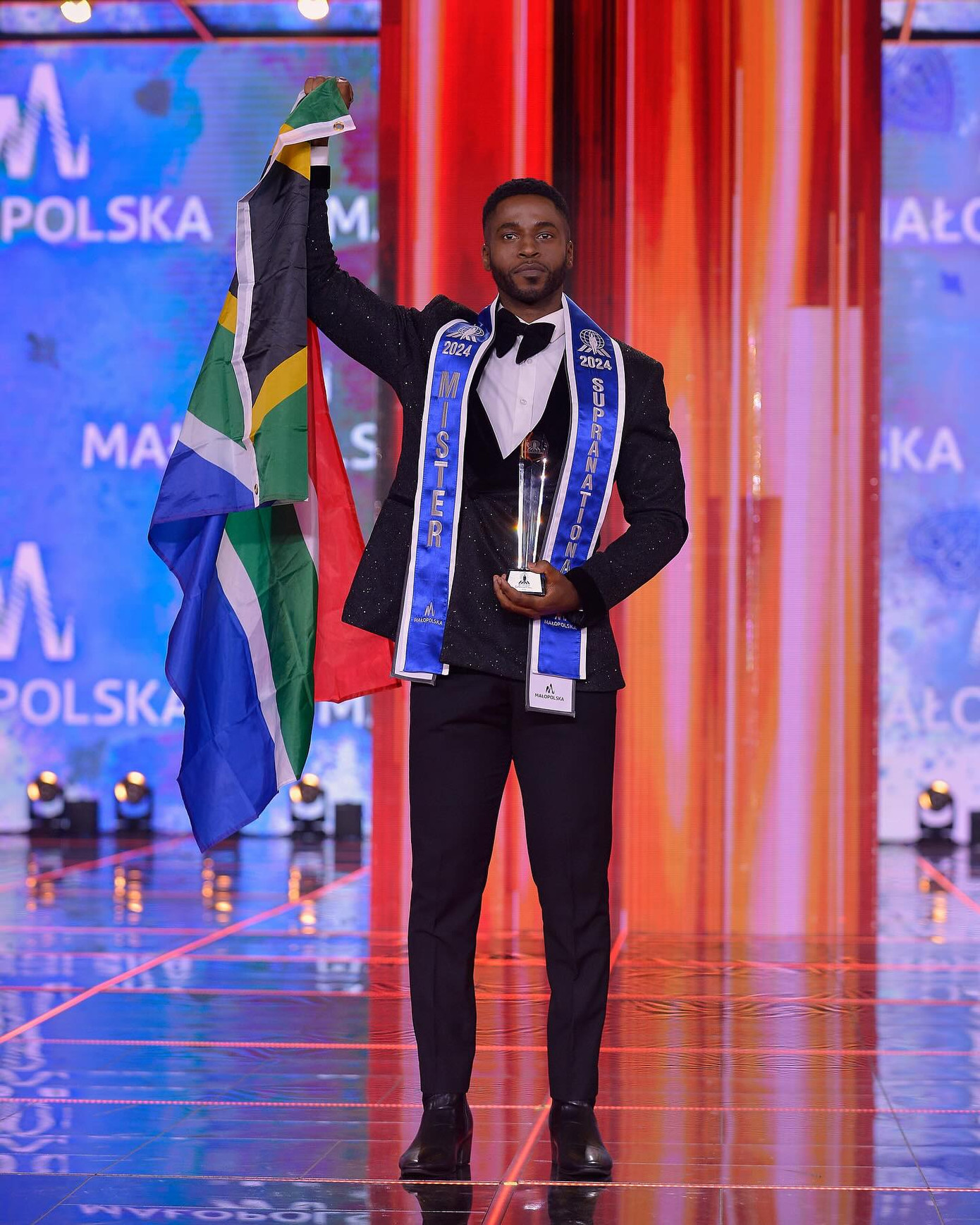 Đại diện Nam Phi - Fezile Mkhize - đã đăng quang cuộc thi Mister Supranational 2024.