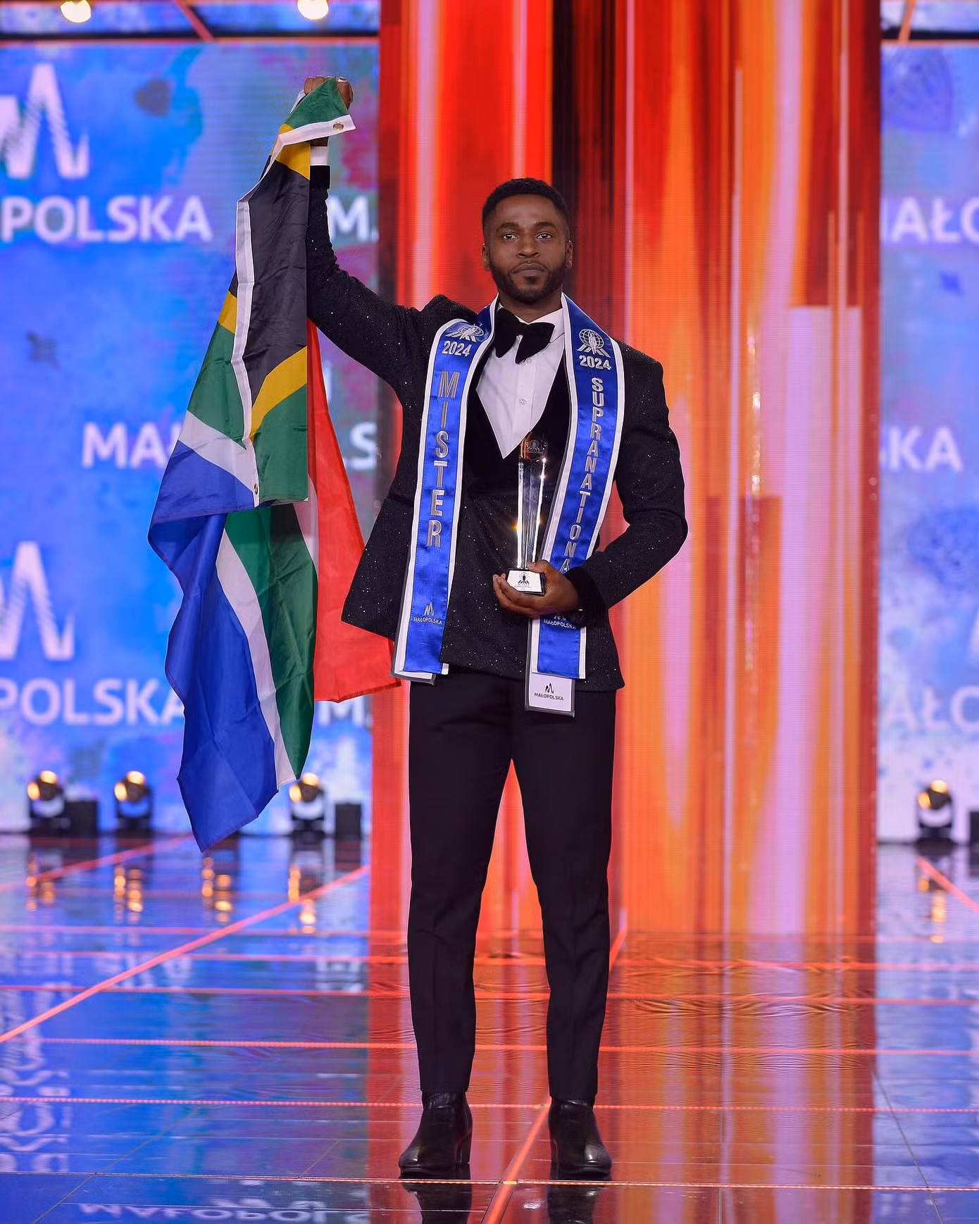 Đại diện Nam Phi - Fezile Mkhize - đã đăng quang cuộc thi Mister Supranational 2024.