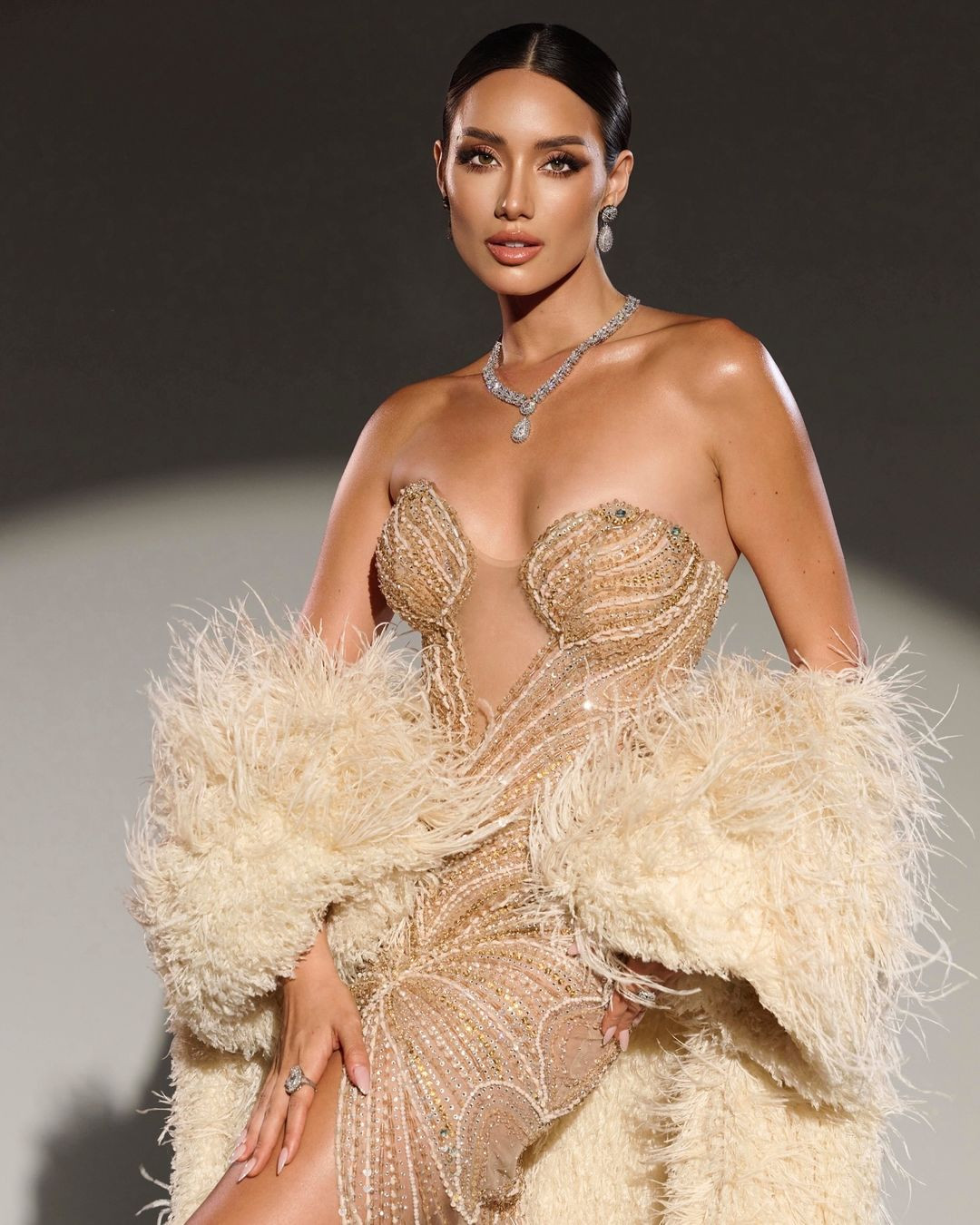 Đại diện Việt Nam - Lydie Vũ - nằm trong nhóm thí sinh tiềm năng của khu vực châu Á. Lydie Vũ là người đẹp lai Pháp - Việt, sinh năm 1993, cao 1,76 m, số đo ba vòng 81-60-92 cm, vào top 6 Miss Universe Vietnam 2023. Tại cuộc thi năm nay, người đẹp chưa thực sự nổi bật nhưng vẫn nhận được sự quan tâm của nhiều chuyên trang sắc đẹp lớn. Lydie Vũ được đánh giá có thế mạnh ngoại ngữ, hình thể.