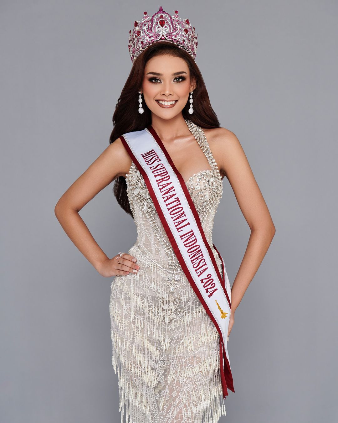 Trước khi tham gia Puteri Indonesia 2024, Zahra ghi danh ở cuộc thi Mojang Jajaka Pasanggiri 2022 và giành vị trí Á hậu 2.