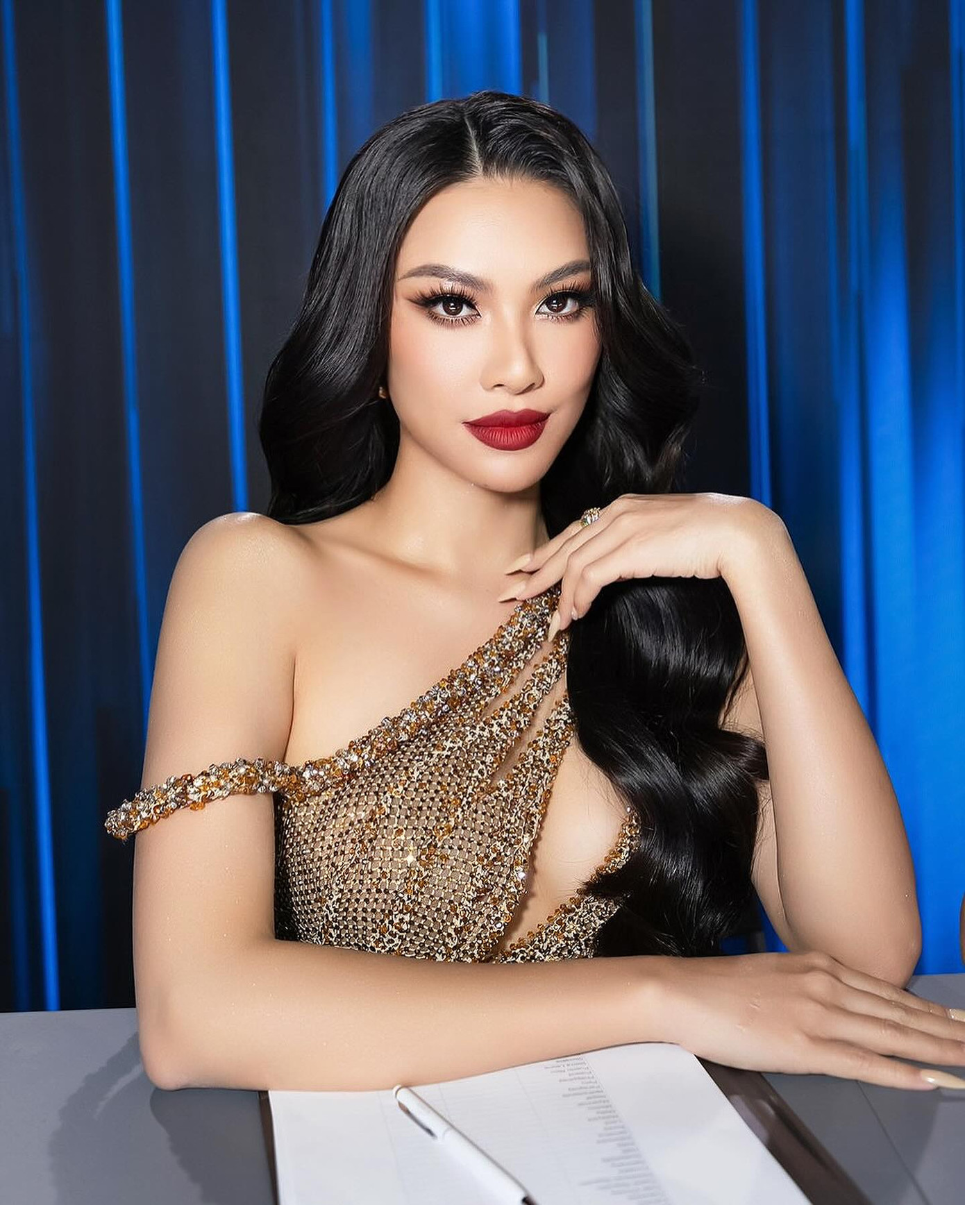 Á hậu Kim Duyên là giám khảo đêm thi bán kết.