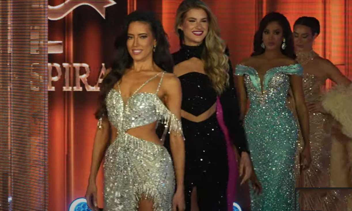 Sân khấu, âm thanh, ánh sáng bị chê tẻ nhạt.