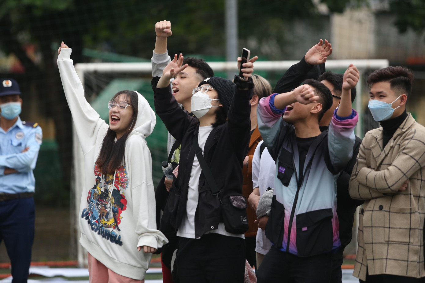 Sự cuồng nhiệt reo hò, cổ vũ của các bạn trẻ dưới sân khấu.