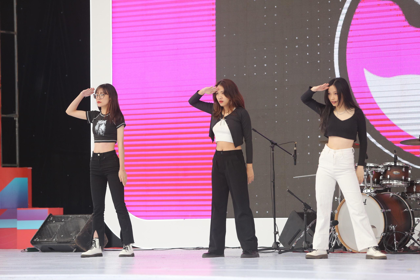 Những tiết mục nhảy sôi động từ trường đại học Xây dựng, Giao thông Vận tải...