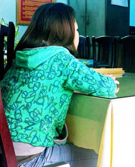 Chị V. – người bị lừa sang nước ngoài ép vào nhà thổ trở về quê an toàn và đến cơ quan công an trình báo sự việc