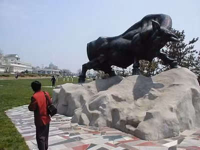 Tượng bò bằng đồng