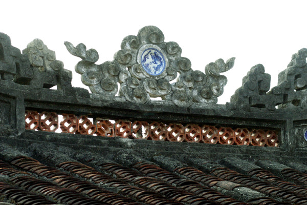 Phần mái được đánh giá một trong những phần có kiến trúc cầu kì nhất tạo nên nét đẹp của cây cầu