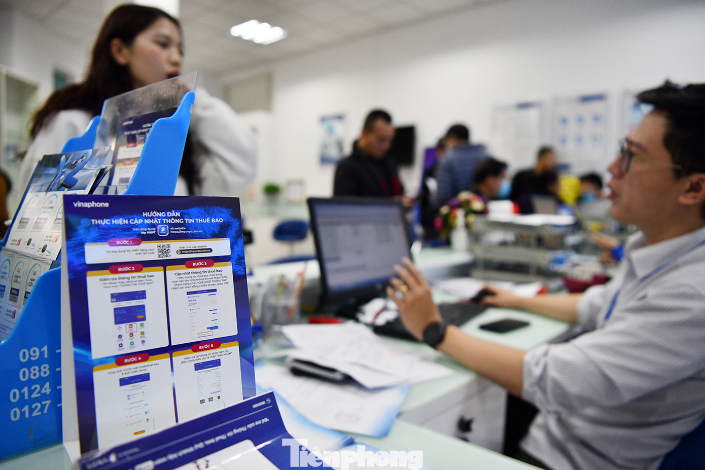 Bảng hướng dẫn cập nhật thông tin thuê bao được các nhà mạng thông báo trên trang chủ và tại các quầy giao dịch tiện cho khách hàng tham khảo.